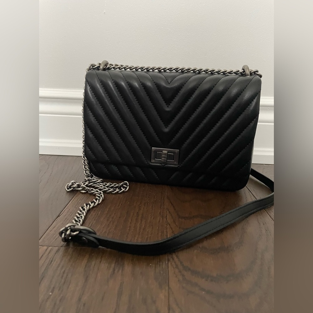 Belle & Bloom black purse